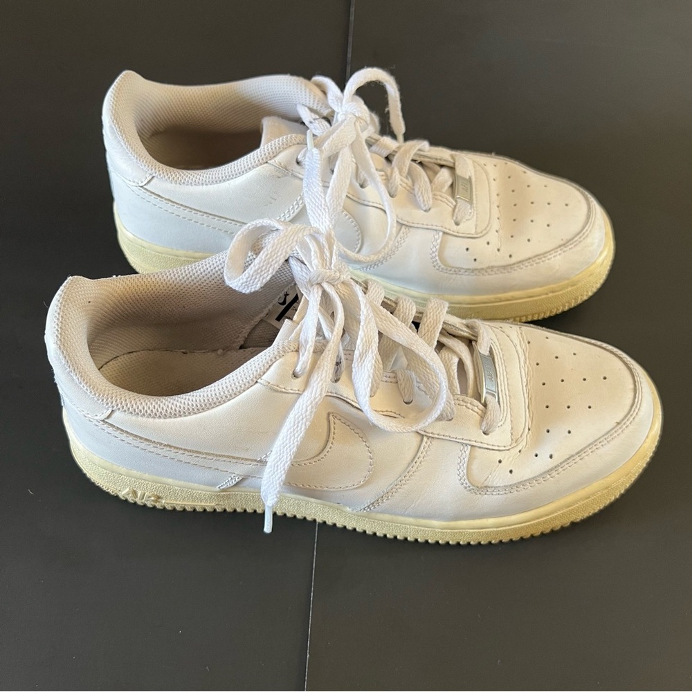 Nike Air Force 1 Size 7 Youth White Sneakers Tennis Shoes